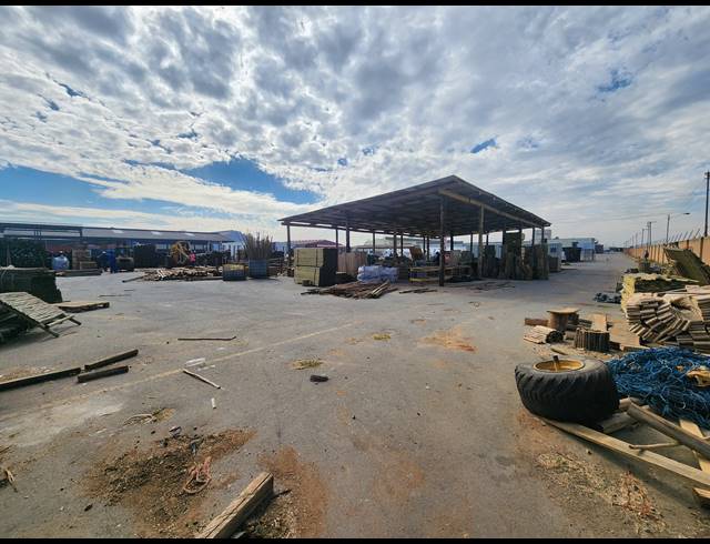 4,000M² INDUSTRIAL YARD TO LET IN ROODEKOP